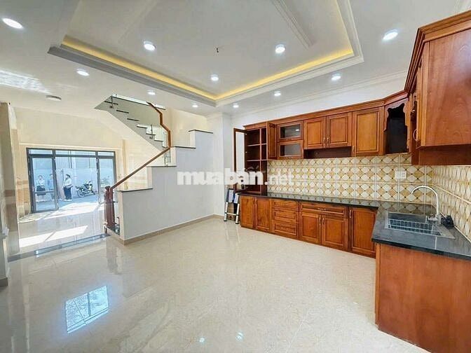 HÀNG VIP HIỆP BÌNH  SÁT MT QL13  ĐỐI DIỆN VẠN PHÚC Ô TÔ NGỦ TRONG NHÀ