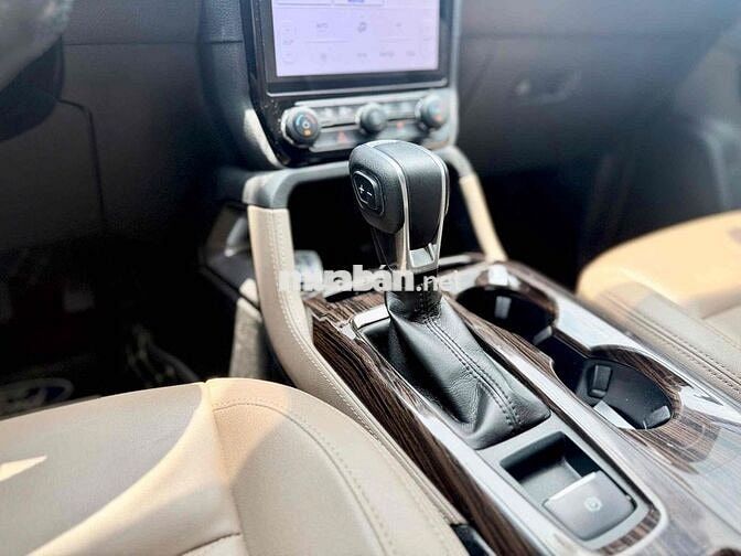 Ford Everest Titanium 2.0L 4x2 AT sản xuất 2023