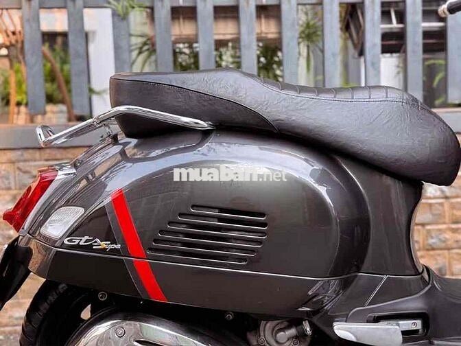 Piaggio Vespa GTS 300HPE Supertech 2020