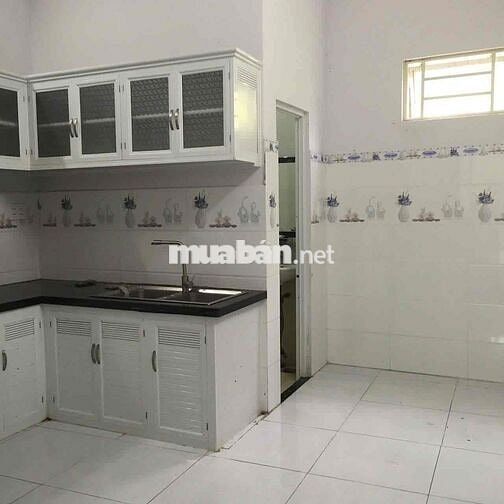 Cho thuê nhà nguyên căn 4x12.5m, 2 WC, 2PN. Vị trí thuận lợi.
