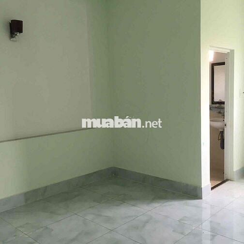 Cho thuê nhà nguyên căn 4x12.5m, 2 WC, 2PN. Vị trí thuận lợi.
