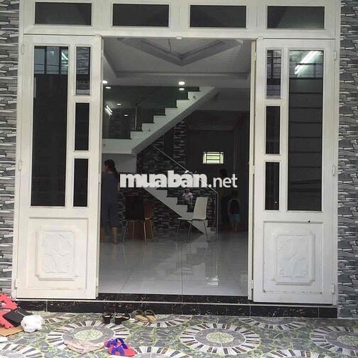 Cho thuê nhà nguyên căn 4x12.5m, 2 WC, 2PN. Vị trí thuận lợi.