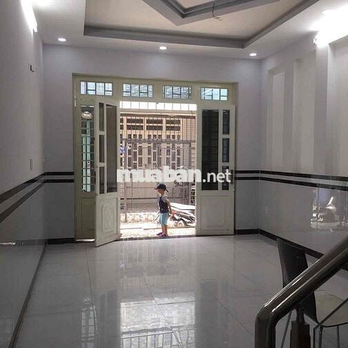 Cho thuê nhà nguyên căn 4x12.5m, 2 WC, 2PN. Vị trí thuận lợi.