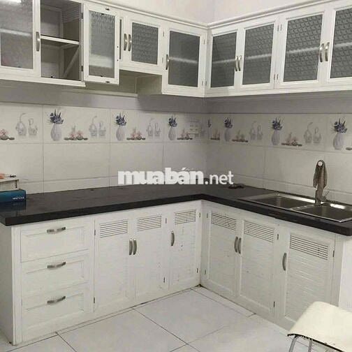 Cho thuê nhà nguyên căn 4x12.5m, 2 WC, 2PN. Vị trí thuận lợi.
