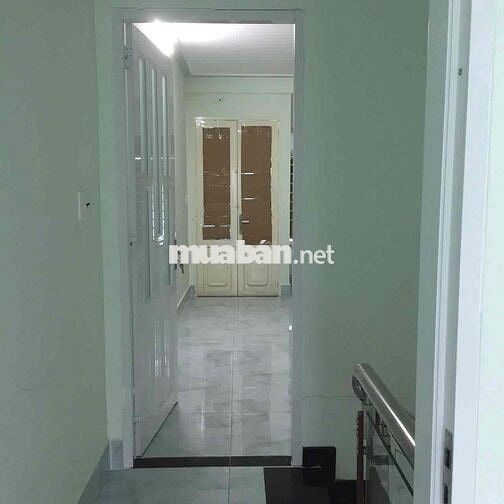 Cho thuê nhà nguyên căn 4x12.5m, 2 WC, 2PN. Vị trí thuận lợi.