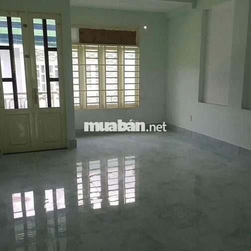 Cho thuê nhà nguyên căn 4x12.5m, 2 WC, 2PN. Vị trí thuận lợi.