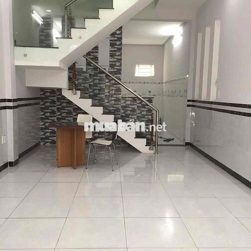 Cho thuê nhà nguyên căn 4x12.5m, 2 WC, 2PN. Vị trí thuận lợi.