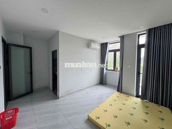 Nhà 1 hầm trệt 2 lầu 4PN, 4wc, 6 máy lạnh ngay Vòng Xoay HT3