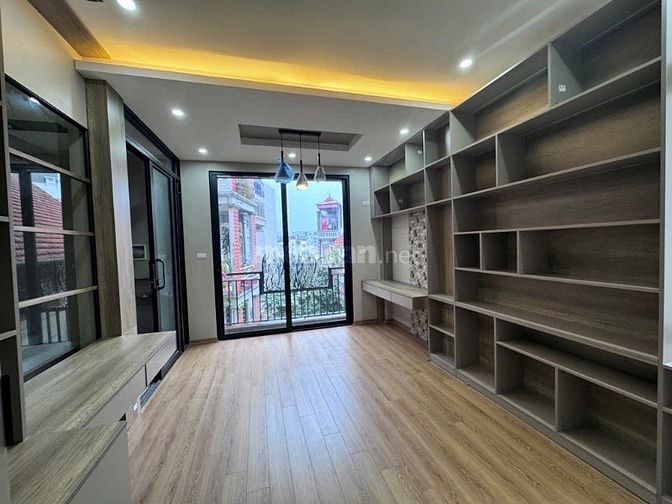 BÁN NHÀ DÂN XÂY TRUNG TÂM NGUYỄN VĂN CỪ LONG BIÊN 