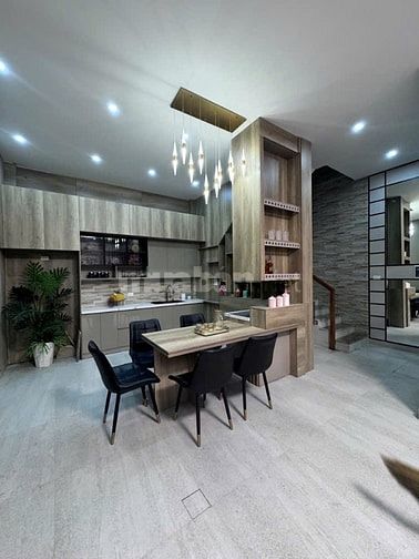 BÁN NHÀ DÂN XÂY TRUNG TÂM NGUYỄN VĂN CỪ LONG BIÊN 