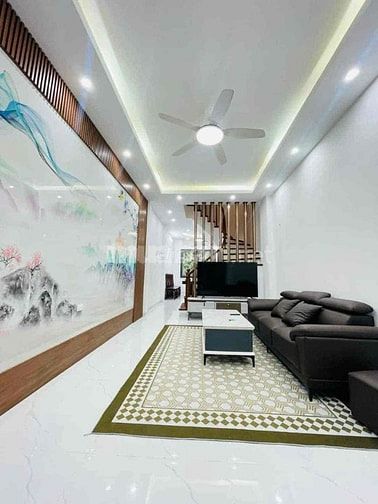 cần bán nhà mặt sân ngõ 43 phố Nguyễn Ngọc Nại DTSĐ 47m,4T,giá 16,5 tỷ