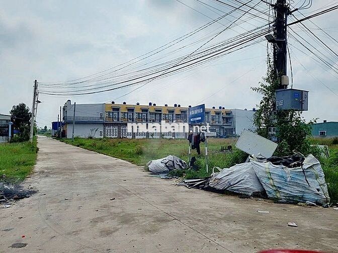 Bán 303m2 thổ cư kế bên Bình chánh qua chính chủ phù hợp xây trọ xưởng
