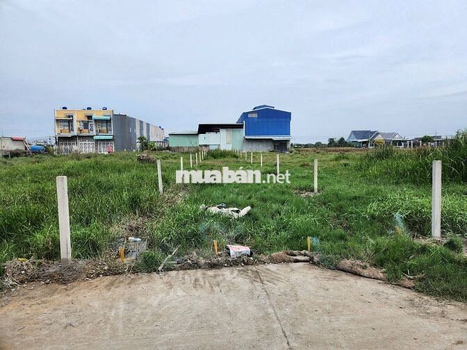 Bán 303m2 thổ cư kế bên Bình chánh qua chính chủ phù hợp xây trọ xưởng