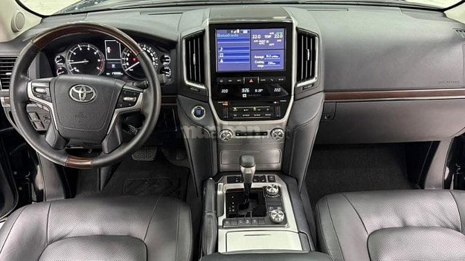 BÁN LAND CRUISER 4.6 V8 SẢN XUẤT 2019 – TÊN CÔNG TY XUẤT VAT.