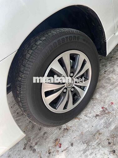 Toyota Innova 2016 2.0E Trắng