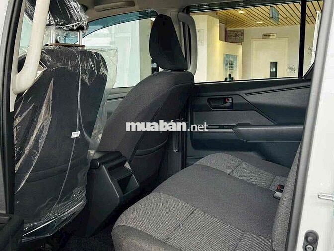 Toyota Hilux 2026 2.8 4x2 STANDARD MT Trắng