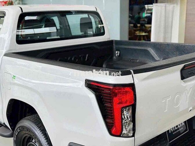 Toyota Hilux 2026 2.8 4x2 STANDARD MT Trắng