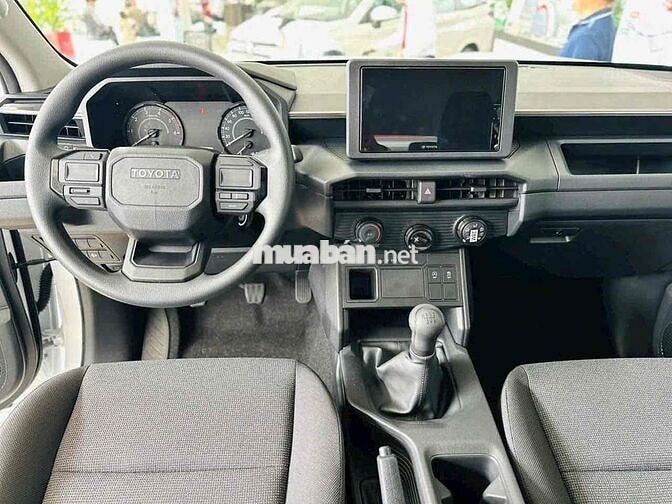Toyota Hilux 2026 2.8 4x2 STANDARD MT Trắng