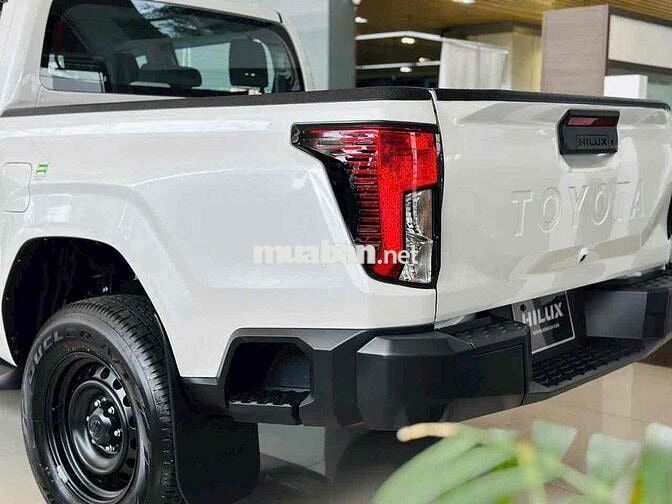 Toyota Hilux 2026 2.8 4x2 STANDARD MT Trắng