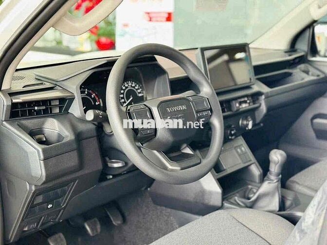 Toyota Hilux 2026 2.8 4x2 STANDARD MT Trắng