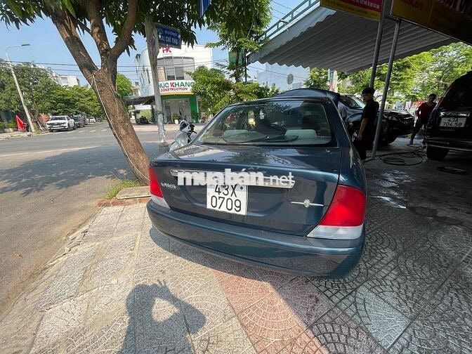 Ford Laser Xanh đậm