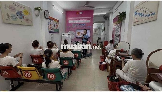 Nhân viên chăm sóc khách hàng