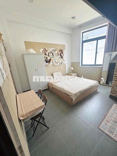 Studio Cửa Sổ Trời Ngay Ngã Tư Hàng Xanh