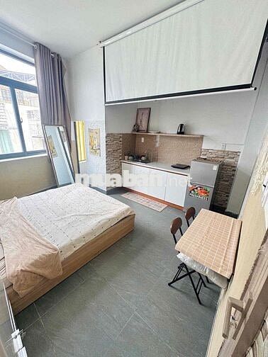 Studio Cửa Sổ Trời Ngay Ngã Tư Hàng Xanh