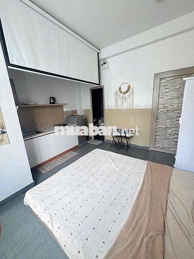 Studio Cửa Sổ Trời Ngay Ngã Tư Hàng Xanh