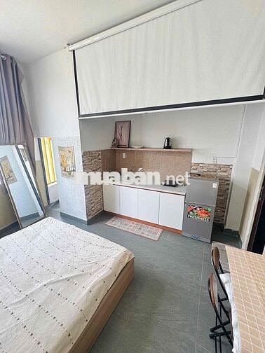 Studio Cửa Sổ Trời Ngay Ngã Tư Hàng Xanh
