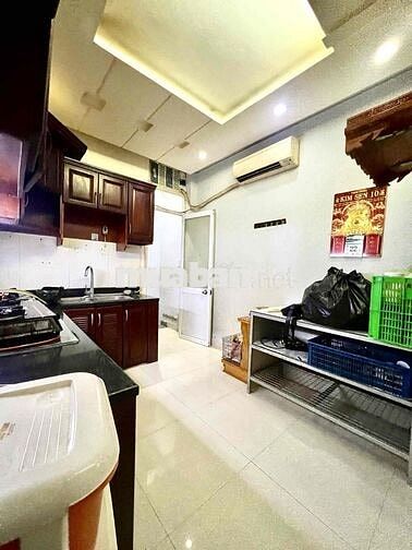 cho thuê phòng tầng trệt,máy lạnh,wc riêng