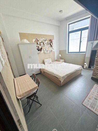 Studio Cửa Sổ Trời Ngay Ngã Tư Hàng Xanh