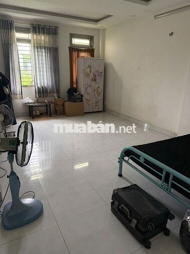 Cho thuê nhà1 trệt 2 lầu 5 phòng ngủ quốc lộ 13,ngay kdt vạn phúc.15tr