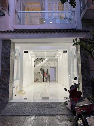 MTKD gần chợ và đường Tân Hương. DT: 4X22.5m. 4 tầng. Giá 11.5tTL