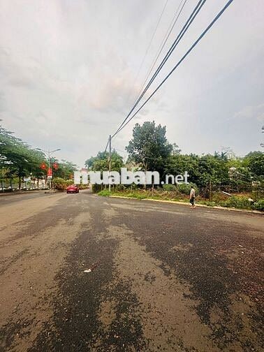 Đất trung tâm hành chính - Trường Hai Bà Trưng