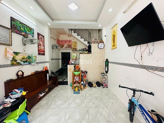 HẺM XE TẢI - LẠC LONG QUÂN SÁT BÊN ĐẦM SEN - 3 TẦNG BTCT - GIÁ TỐT!