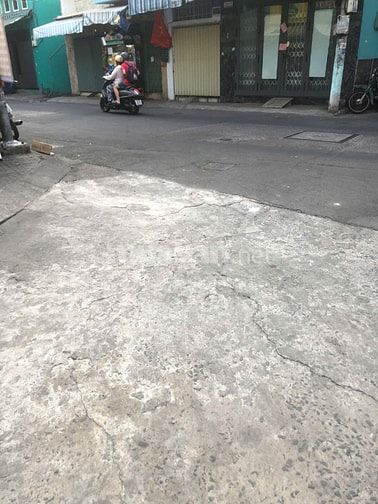 HẺM XE TẢI - LẠC LONG QUÂN SÁT BÊN ĐẦM SEN - 3 TẦNG BTCT - GIÁ TỐT!