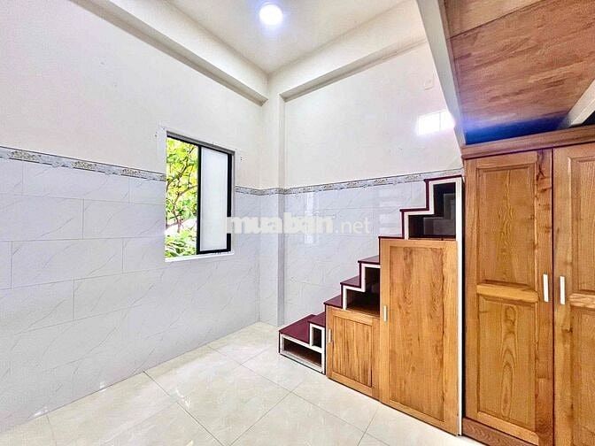 Gác Lửng Thoáng Mát, An Ninh Ngay Đầm Sen