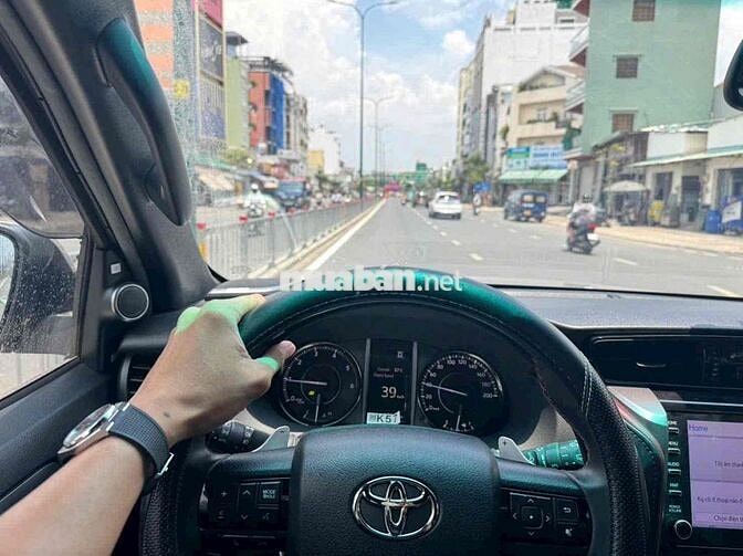 Toyota Fortuner Legender Dầu 27.000 km Xám