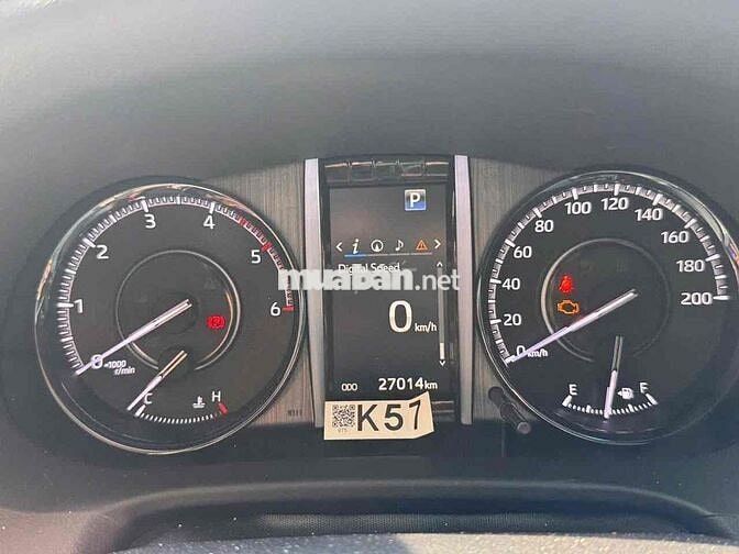 Toyota Fortuner Legender Dầu 27.000 km Xám