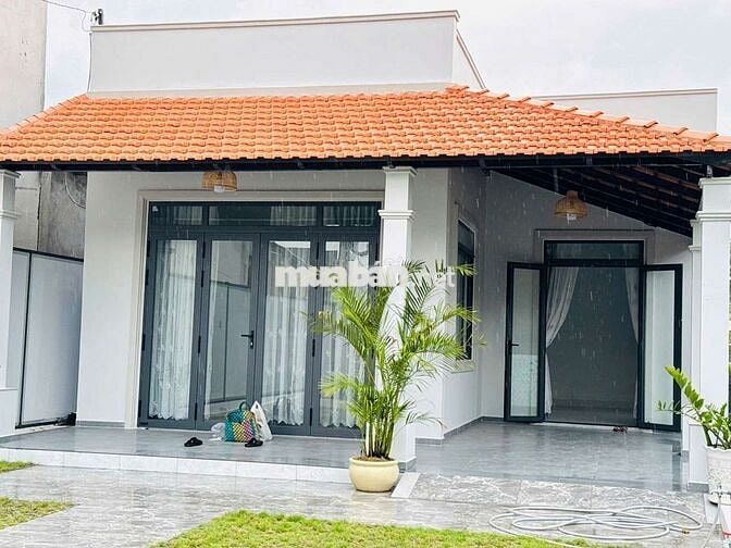 BÁN BIỆT THỰ SÂN VƯON 4PN 3WC MỚI ĐẸP CÓ 309M2 GẦN CẦU PHÚ CƯỜNG