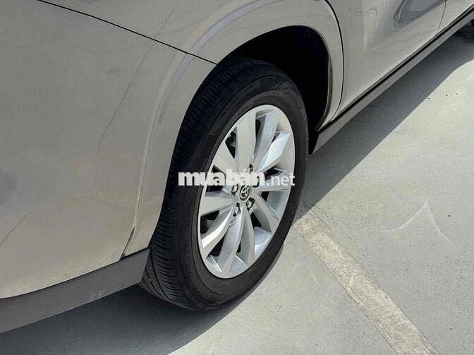 Toyota Innova Cross V 55.000 km Nâu