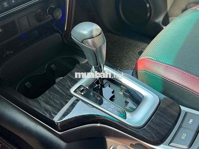 Toyota Fortuner Legender Dầu 27.000 km Xám