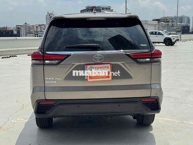 Toyota Innova Cross V 55.000 km Nâu