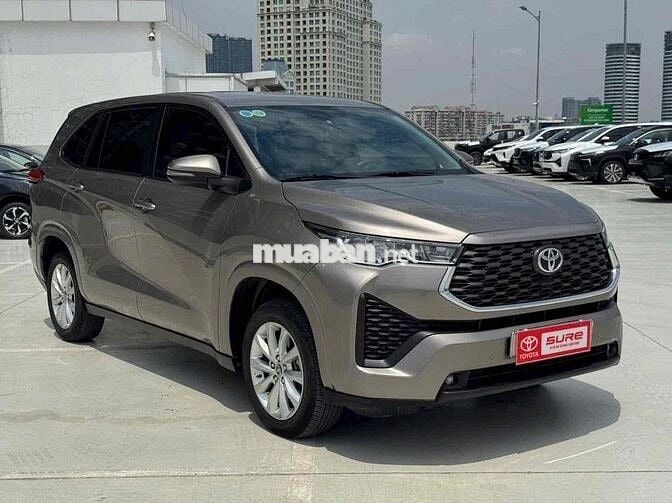 Toyota Innova Cross V 55.000 km Nâu