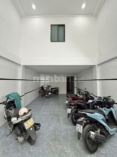 Bán nhà CHDV CHO THUÊ THU NHẬP 65Tr/tg DTS 300M2 .GẦN ĐH CÔNG NGHIỆP