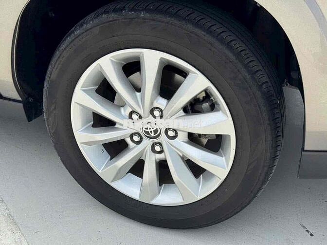 Toyota Innova Cross V 55.000 km Nâu