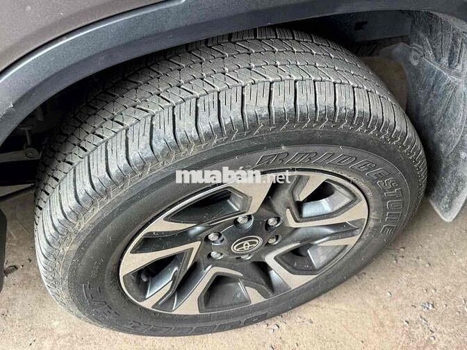 Toyota Fortuner Legender Dầu 27.000 km Xám