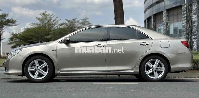Toyota Camry 2.5Q 2014 màu vàng cát
