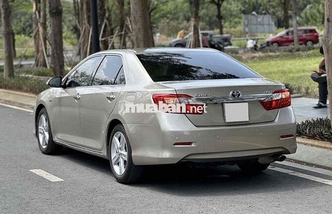 Toyota Camry 2.5Q 2014 màu vàng cát